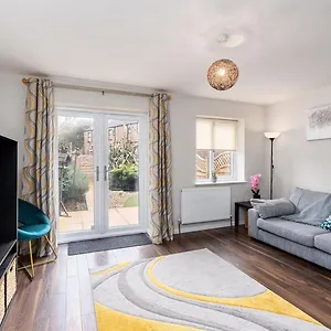 https://stunning-3bd-home-hillsborough-sheffield.yorkshirehotels.net
